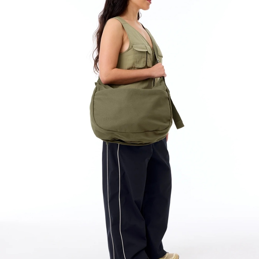 Beis The Carryall Crossbody in Black NWT - Picture 5 of 9